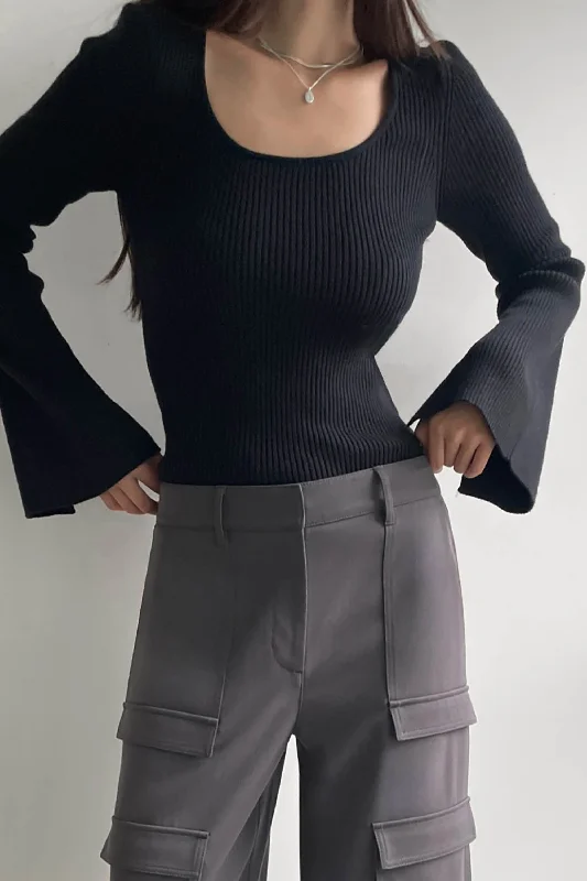Fashionable and versatile SCOOP NECK BELL SLEEVE SWEATER