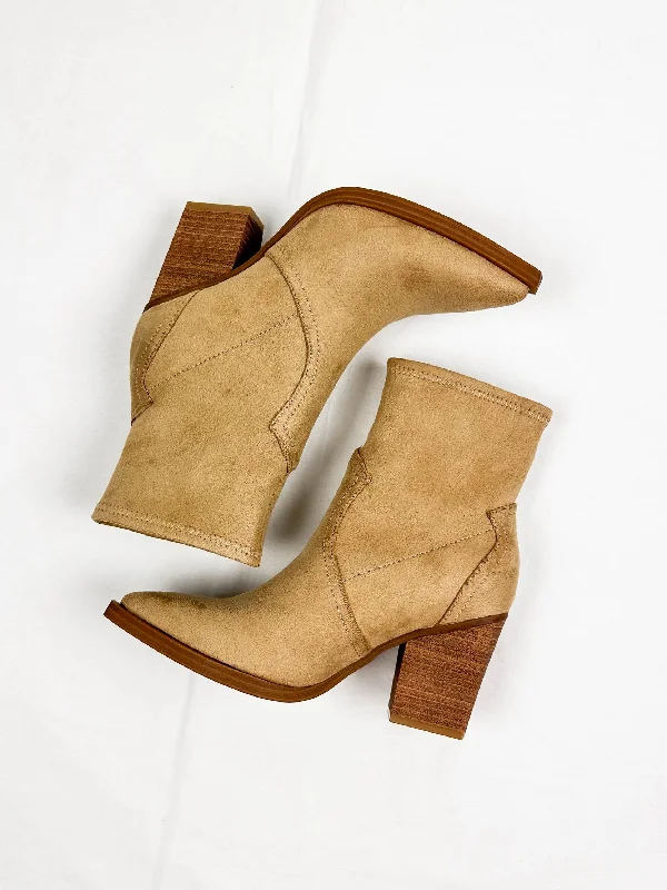 Noble And Elegant Rachell | Natural