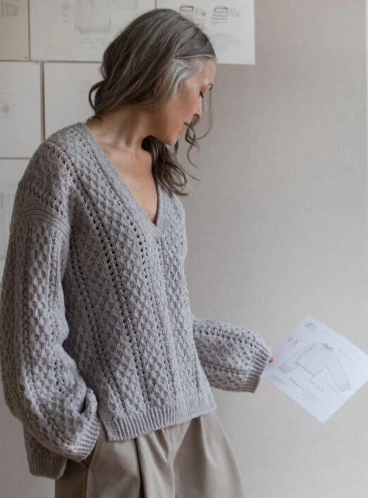 Cool Summer Comma V-neck by Anne Ventzel, No 1 yarn kit (ex pattern)