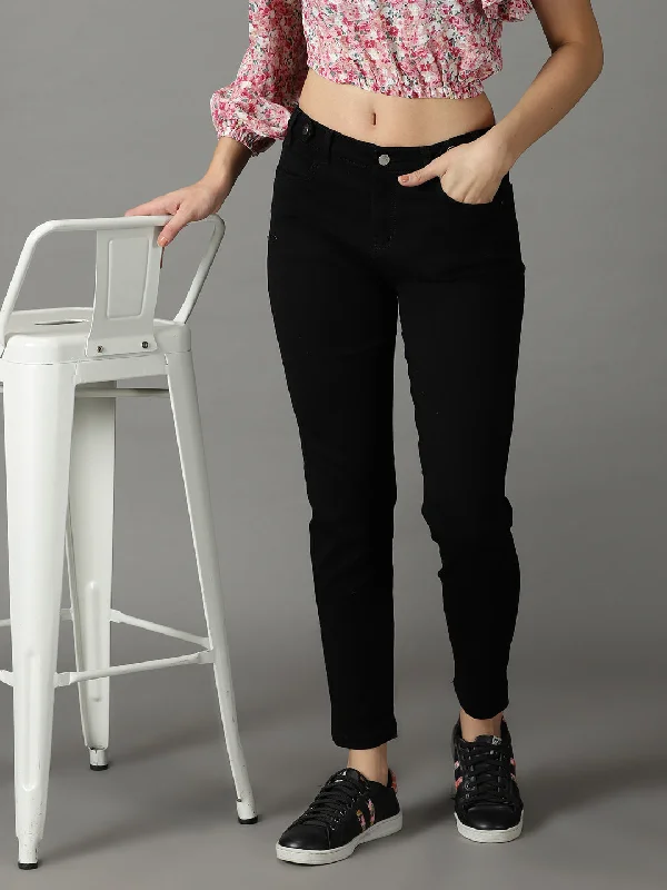 Design Must-have Women's Black Solid Mom Fit Denim Jeans