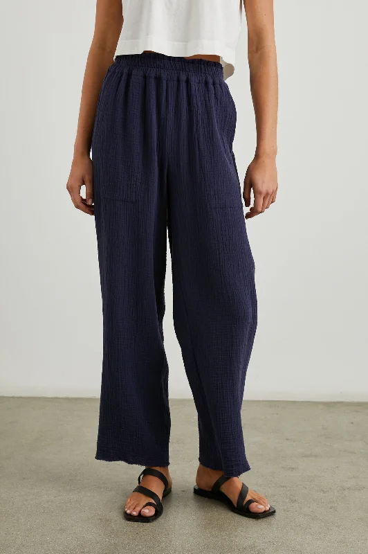 British Fashion LEON CROP PANT - NAVY