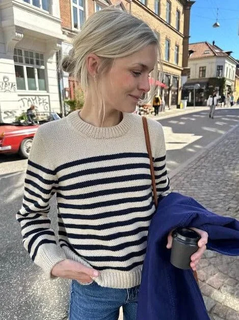 Skirt style Lyon Sweater by PetiteKnit, No 1 kit
