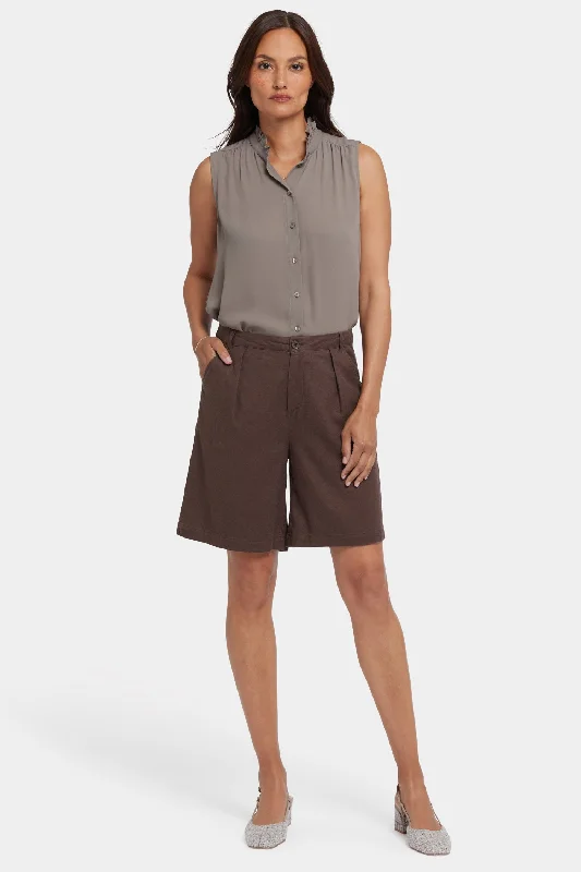 Simple Solid Color Relaxed Shorts  - Coffee Bean